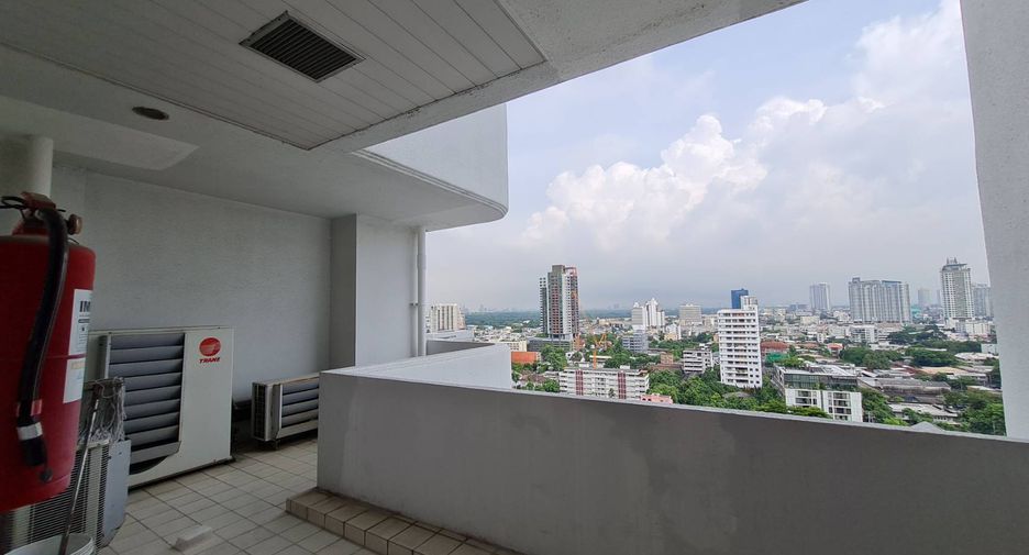 Condo en alquiler de 3 habitaciones en Sathon, Bangkok
