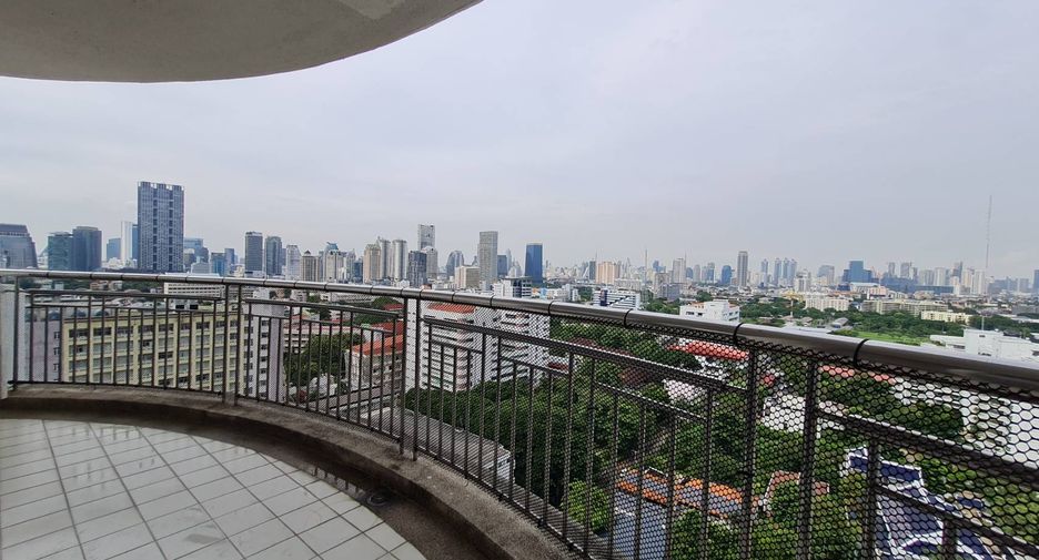 Condo en alquiler de 3 habitaciones en Sathon, Bangkok