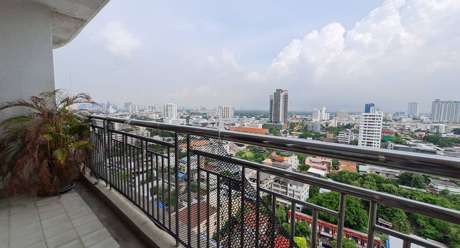 Condo en alquiler de 3 habitaciones en Sathon, Bangkok