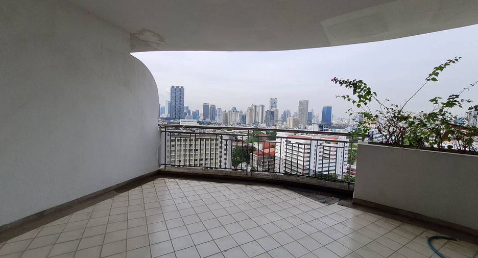 Condo en alquiler de 3 habitaciones en Sathon, Bangkok
