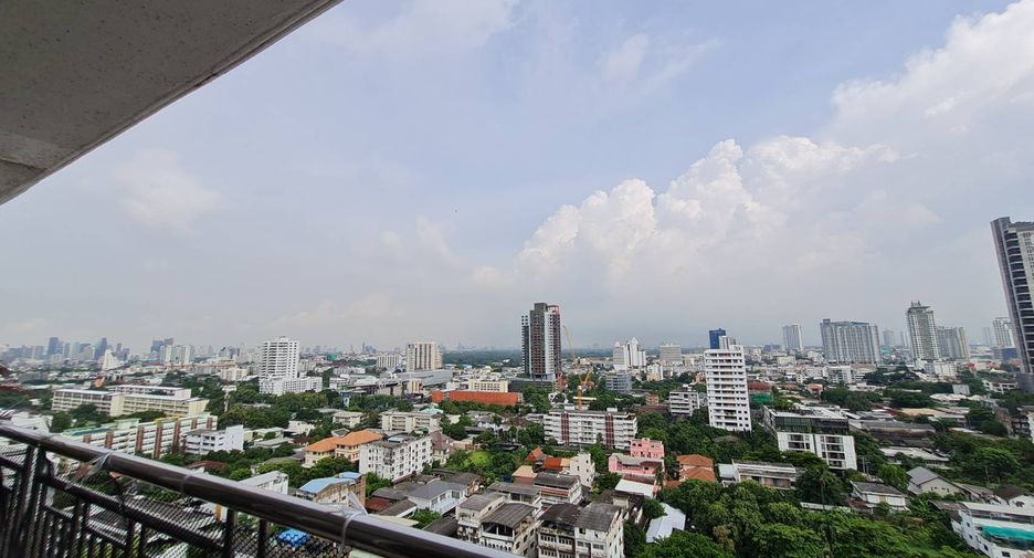 Condo en alquiler de 3 habitaciones en Sathon, Bangkok