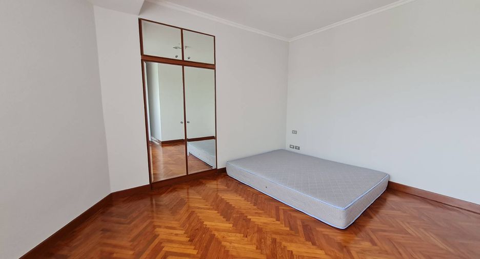 Condo en alquiler de 3 habitaciones en Sathon, Bangkok