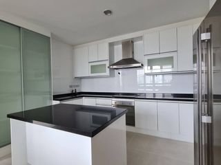 Condo en alquiler de 3 habitaciones en Sathon, Bangkok
