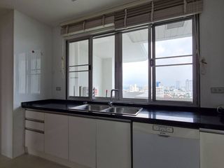 Condo en alquiler de 3 habitaciones en Sathon, Bangkok