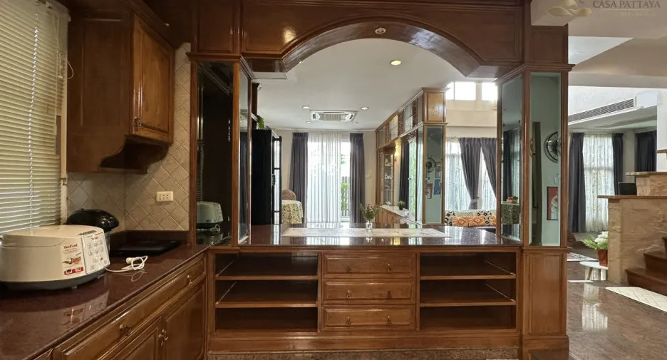 À vendre 4 chambres villa à Jomtien, Pattaya