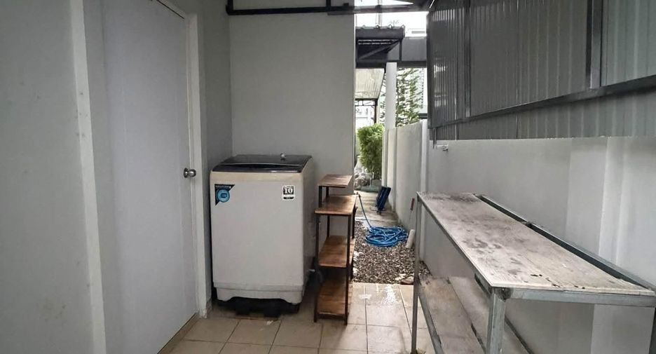 À vendre et à louer 3 chambres maison à Saraphi, Chiang Mai