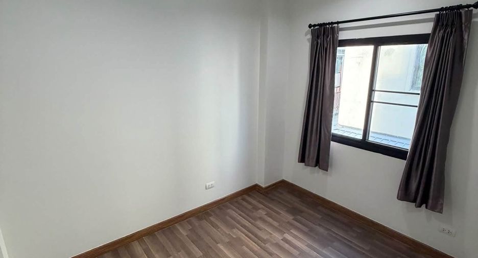 À vendre et à louer 3 chambres maison à Saraphi, Chiang Mai