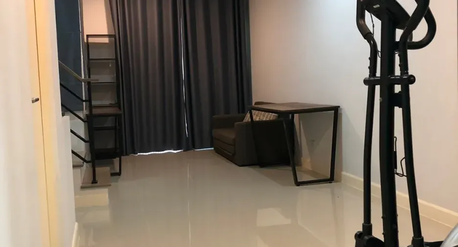 Casa adosada en venta de 3 habitaciones en Mueang Pathum Thani, Pathum Thani