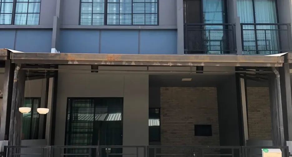 Casa adosada en venta de 3 habitaciones en Mueang Pathum Thani, Pathum Thani