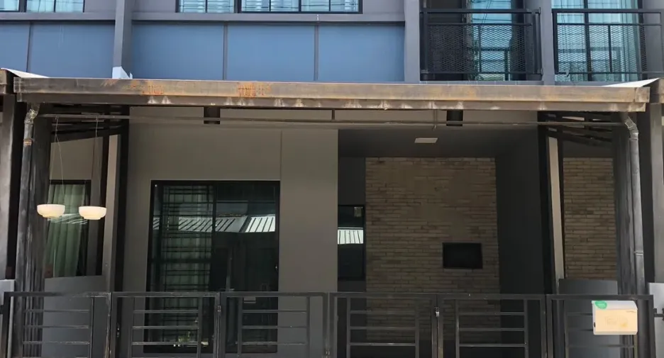 Casa adosada en venta de 3 habitaciones en Mueang Pathum Thani, Pathum Thani