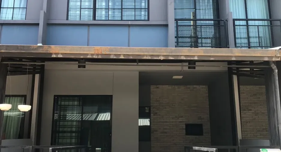 Casa adosada en venta de 3 habitaciones en Mueang Pathum Thani, Pathum Thani