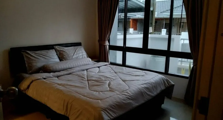 À louer 2 chambres maison de ville à Thalang, Phuket
