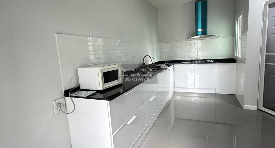 À louer 3 chambres maison à Bang Khun Thian, Bangkok