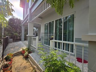 À louer 3 chambres maison à Bang Khun Thian, Bangkok