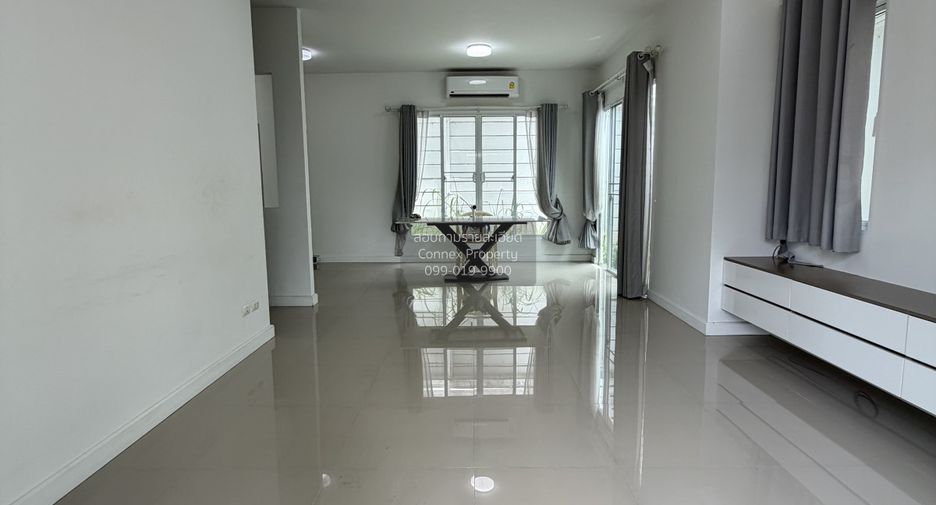 À louer 3 chambres maison à Bang Khun Thian, Bangkok