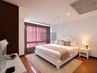 For rent 2 bedrooms condo in Yan Nawa, Bangkok
