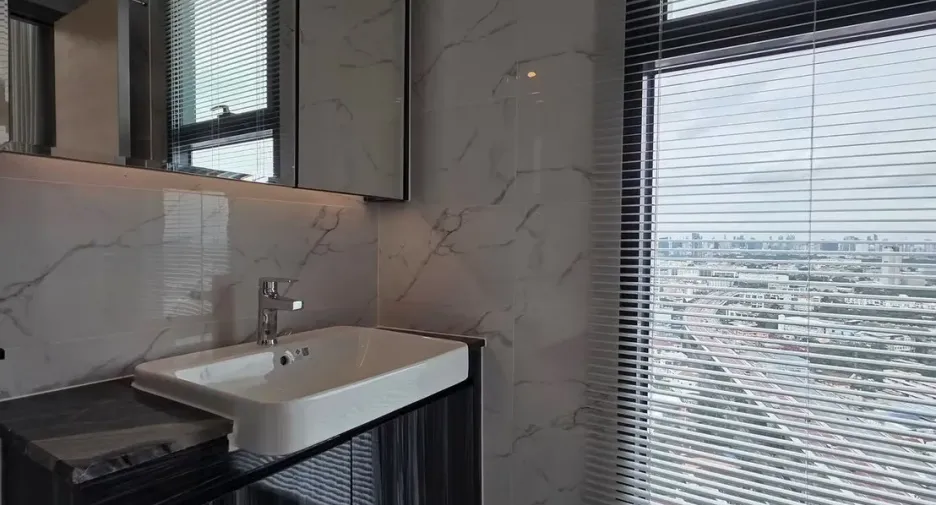 For rent 2 bedrooms condo in Yan Nawa, Bangkok