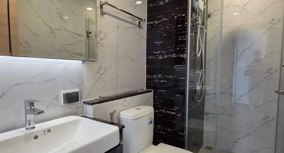 For rent 2 bedrooms condo in Yan Nawa, Bangkok