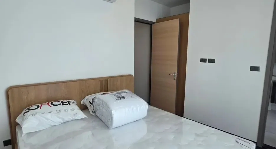 For rent 2 bedrooms condo in Yan Nawa, Bangkok