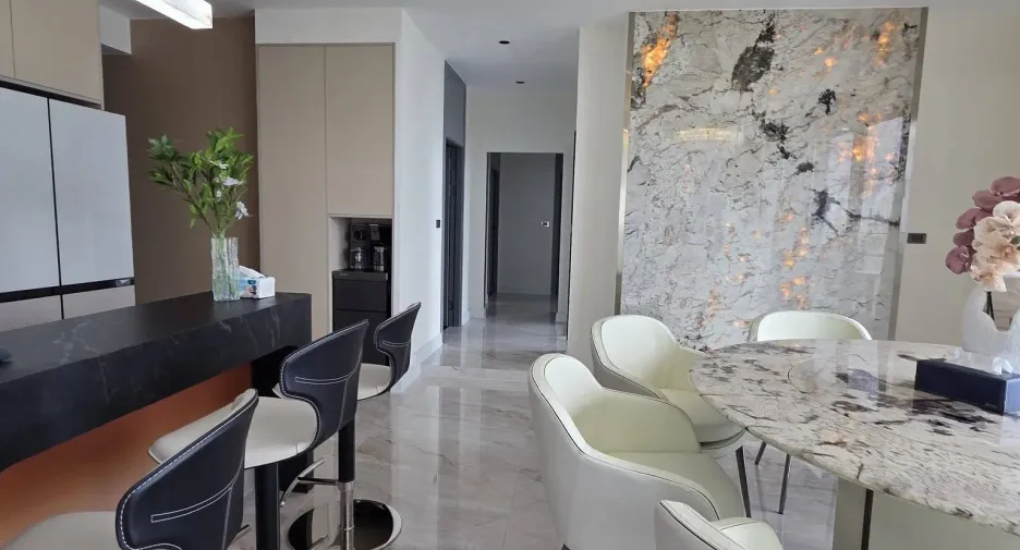 For rent 6 bedrooms condo in Yan Nawa, Bangkok