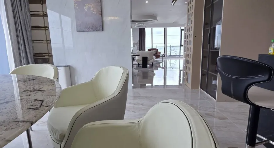 For rent 6 bedrooms condo in Yan Nawa, Bangkok