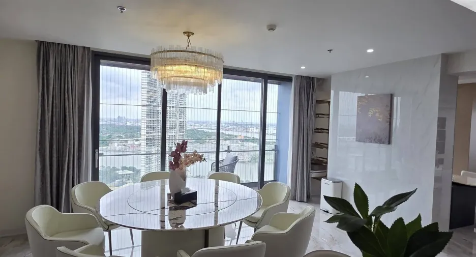 For rent 6 bedrooms condo in Yan Nawa, Bangkok