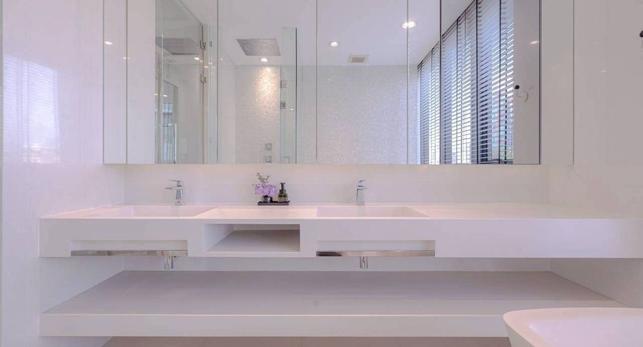 For sale and for rent 2 bedrooms condo in Khlong Toei, Bangkok