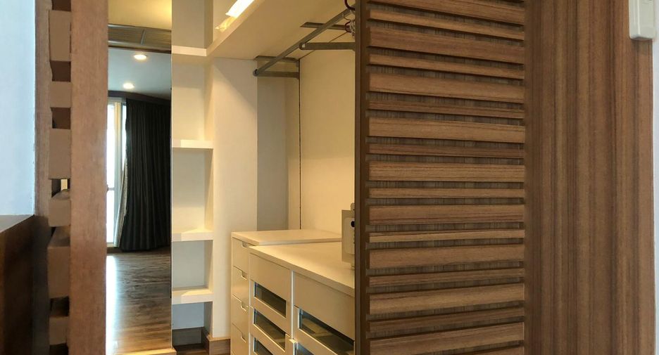 For rent 2 bedrooms condo in Pathum Wan, Bangkok