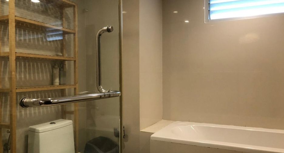 For rent 2 bedrooms condo in Pathum Wan, Bangkok
