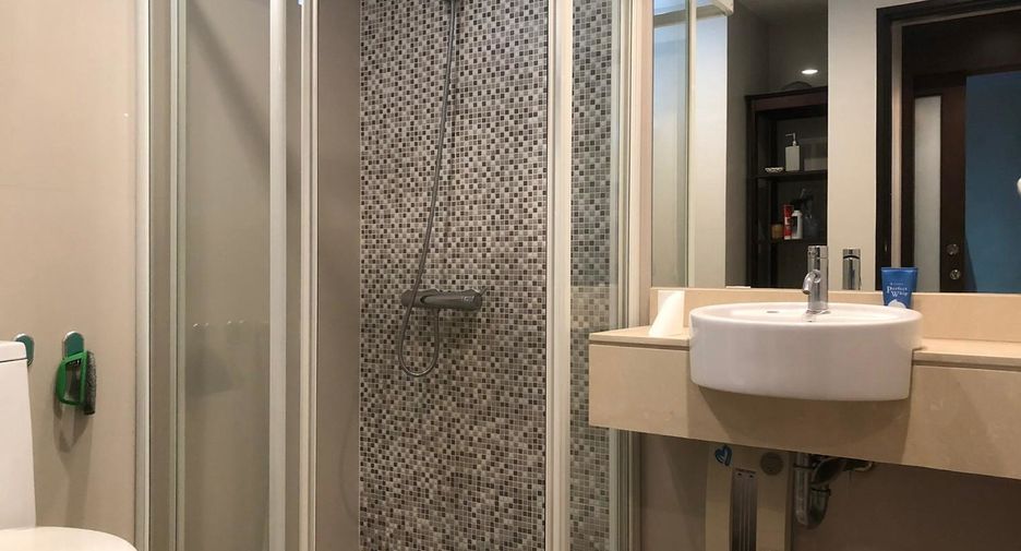 For rent 2 bedrooms condo in Pathum Wan, Bangkok