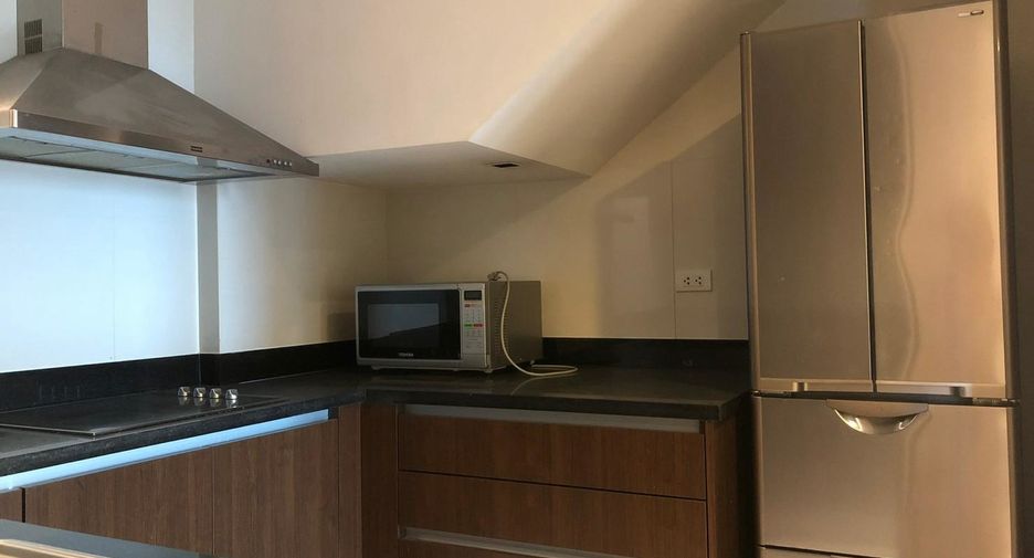 For rent 2 bedrooms condo in Pathum Wan, Bangkok