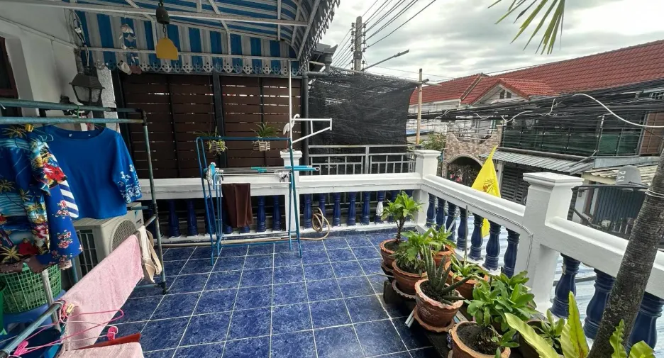 À vendre 2 chambres maison de ville à Bang Lamung, Chonburi