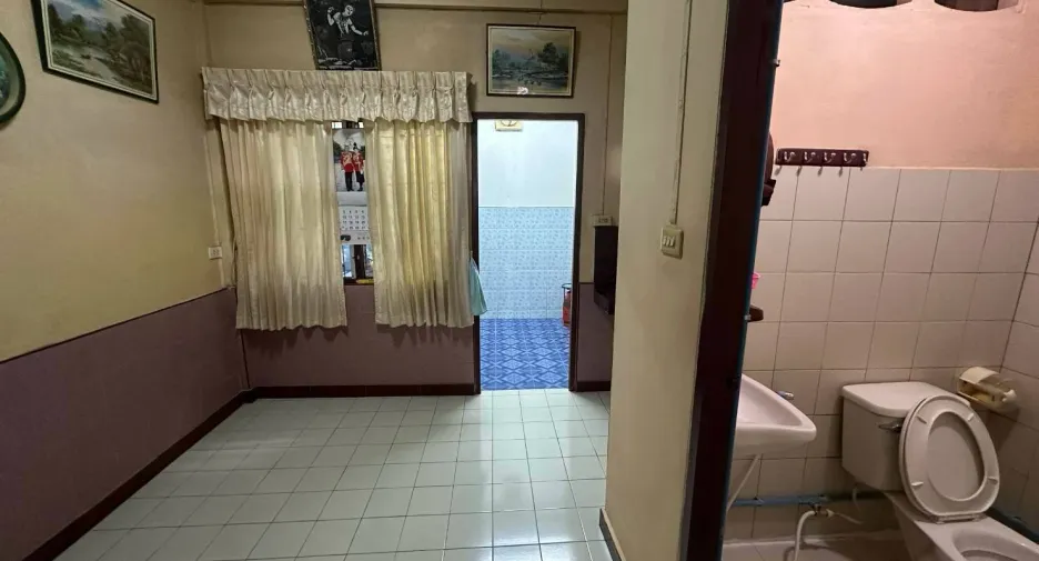 À vendre 2 chambres maison de ville à Bang Lamung, Chonburi