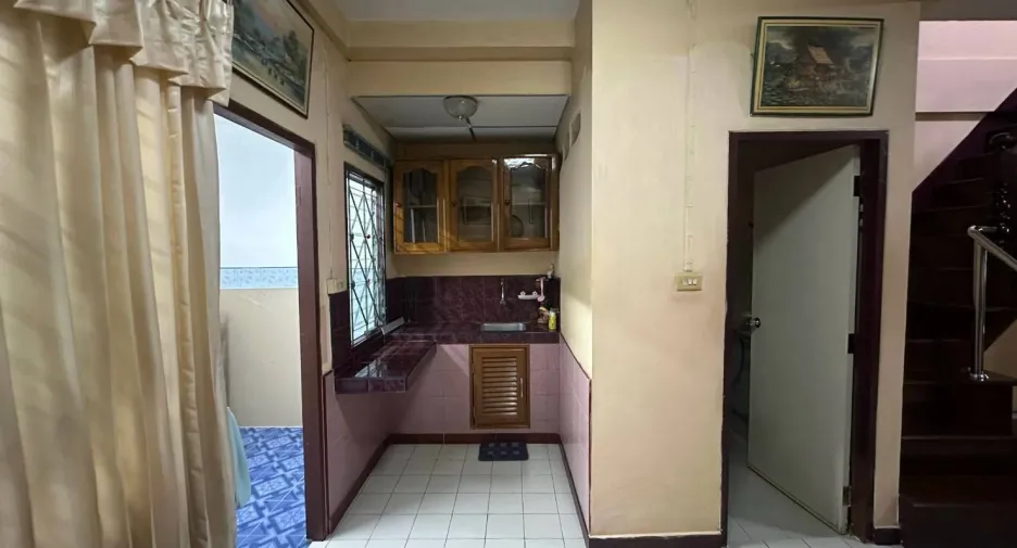 À vendre 2 chambres maison de ville à Bang Lamung, Chonburi