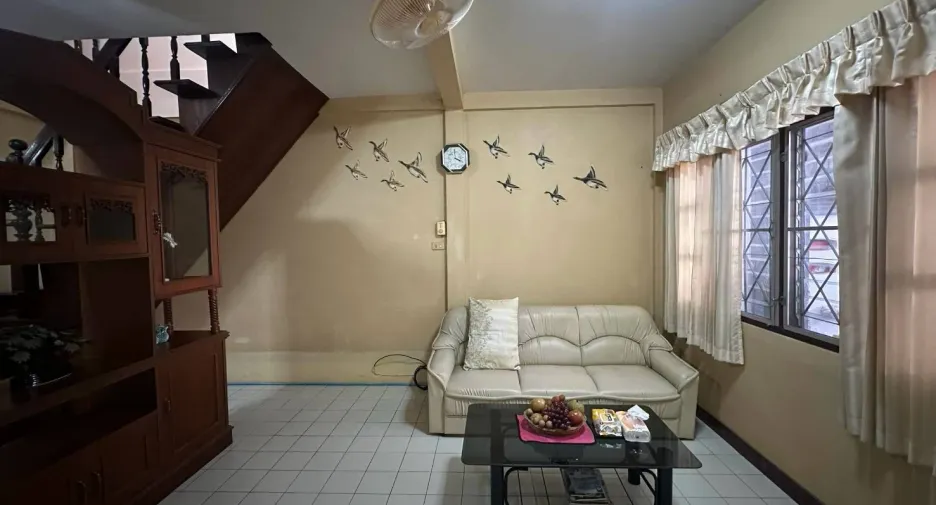À vendre 2 chambres maison de ville à Bang Lamung, Chonburi