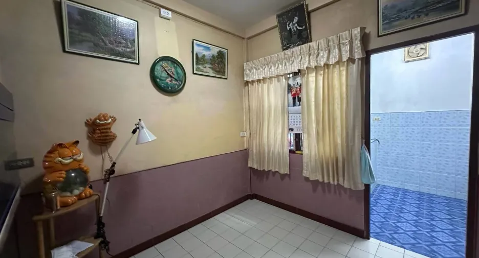 À vendre 2 chambres maison de ville à Bang Lamung, Chonburi