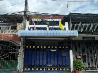 À vendre 2 chambres maison de ville à Bang Lamung, Chonburi