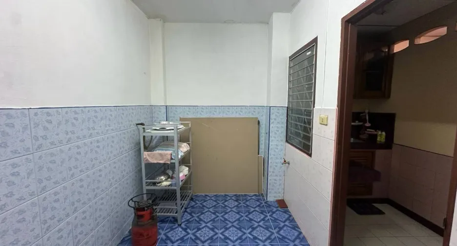À vendre 2 chambres maison de ville à Bang Lamung, Chonburi