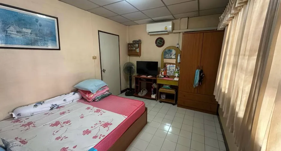 À vendre 2 chambres maison de ville à Bang Lamung, Chonburi