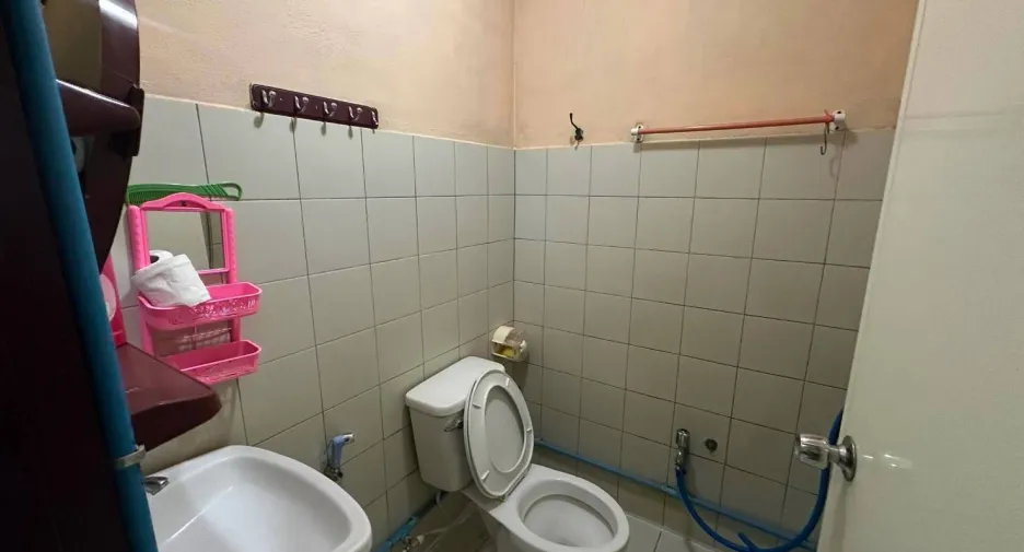 À vendre 2 chambres maison de ville à Bang Lamung, Chonburi