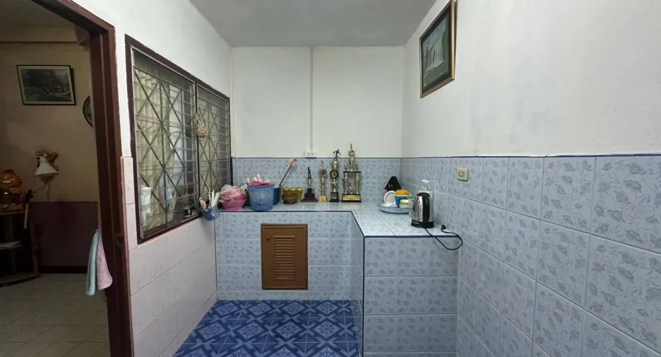 À vendre 2 chambres maison de ville à Bang Lamung, Chonburi