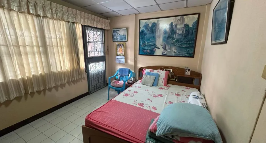À vendre 2 chambres maison de ville à Bang Lamung, Chonburi