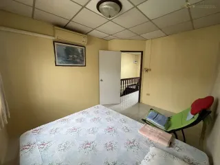 À vendre 2 chambres maison de ville à Bang Lamung, Chonburi