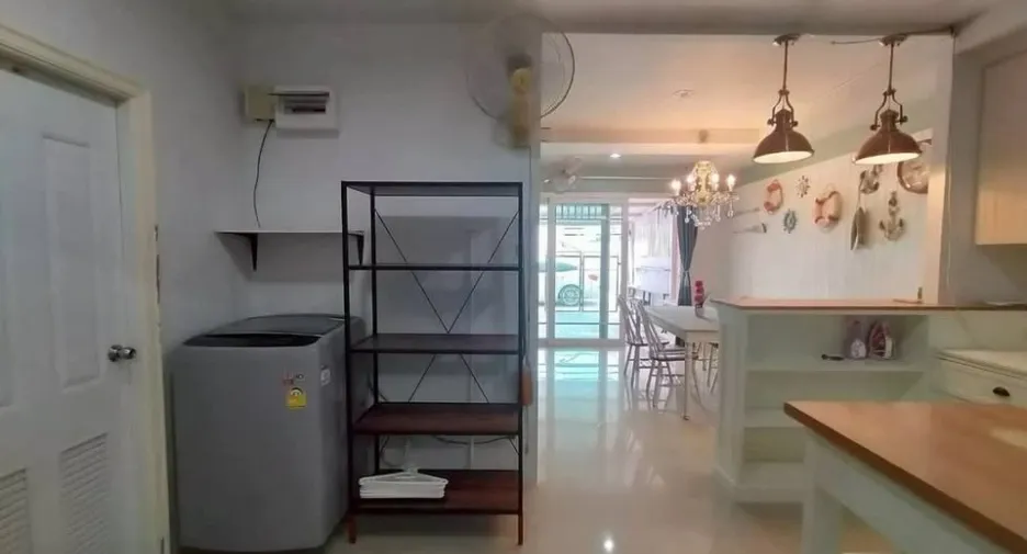 For rent 3 bedrooms townhouse in Huay Yai, Pattaya
