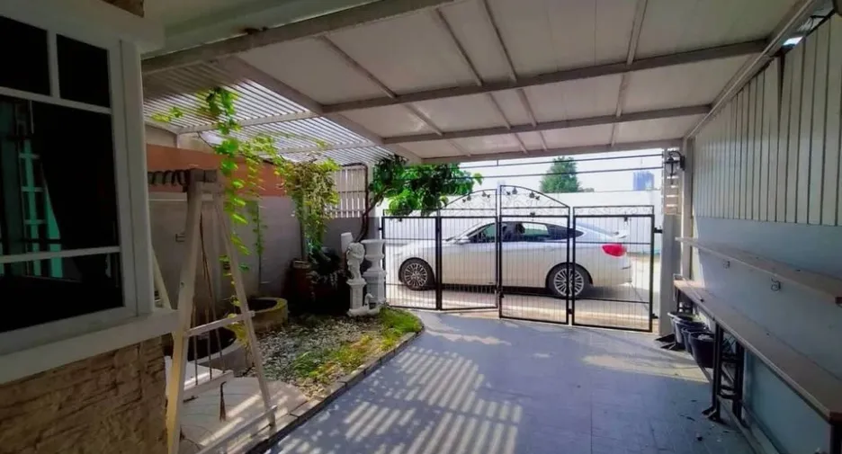 For rent 3 bedrooms townhouse in Huay Yai, Pattaya