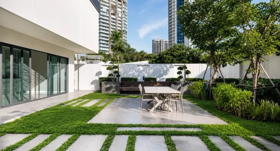 For rent 8 bedrooms villa in Jomtien, Pattaya