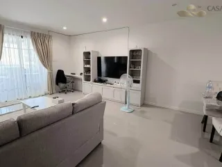 À vendre 3 chambres maison de ville à Bang Lamung, Chonburi