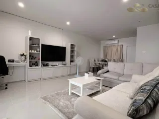 À vendre 3 chambres maison de ville à Bang Lamung, Chonburi