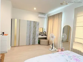 À vendre 3 chambres maison de ville à Bang Lamung, Chonburi