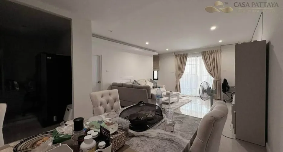 À vendre 3 chambres maison de ville à Bang Lamung, Chonburi